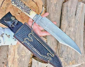 Cuchillo Bowie de Damasco con mosaico hecho a mano – Mango de asta de ciervo de 45 cm, guarda de latón, funda de cuero.