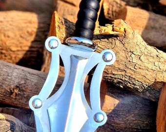 Espada artesanal de acero de alto carbono – 91 cm (36"), empuñadura de palisandro, revestimiento de cuero, detalles en plata (funda incluida).