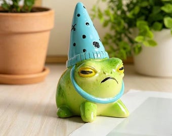 Polka Dot Party Hat Frog Garden Statue, Outdoor Patio Lawn Ornament
