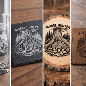 Puede incluir: Colección de artículos con un diseño "Morel Hunter". Incluye un vaso transparente, un posavasos de pizarra negra, un posavasos de madera y un posavasos de cuero marrón. El diseño presenta un árbol, setas y el texto "Morel Hunter".