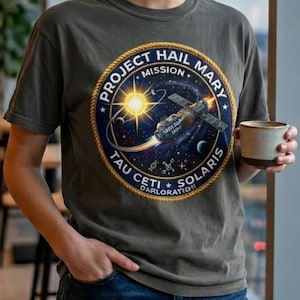 T-shirt med lapp för rymdmissionen Project Hail Mary | Tau Ceti Exploration