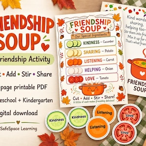 Könnte beinhalten: Ein Friendship Soup Aktivitätsset mit einer druckbaren Rezeptkarte mit Zutaten wie Freundlichkeit, Teilen, Zuhören, Helfen und Liebe. Enthält kreisförmige Gemüseausschnitte, eine Gedichtkarte und einen Holzlöffel auf einem grünen Karotuch.