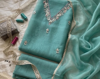 Handgeborduurd Firozi-kleur organza Salwar Kameez: spiegelwerk, Punjabi-pak voor bruiloften