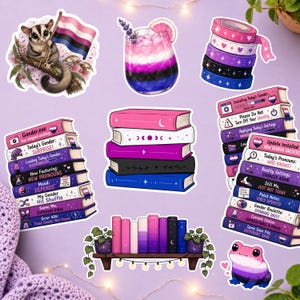 Könnte beinhalten: Eine Sammlung von Aufklebern mit einem Gleitbeutler mit Genderqueer-Flagge, einem Cocktail mit Farbverlauf, Washi-Tape-Rollen, Bücherstapeln mit Text wie Gender.exe und einem Frosch, alles in den Farben Pink, Lila, Blau und Schwarz.
