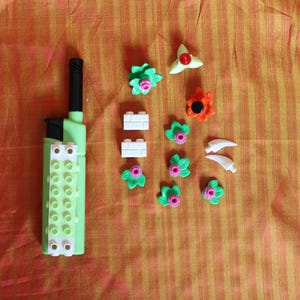 Lego-aansteker met planten, bloemen en hoektanden om toe te voegen/aan te passen