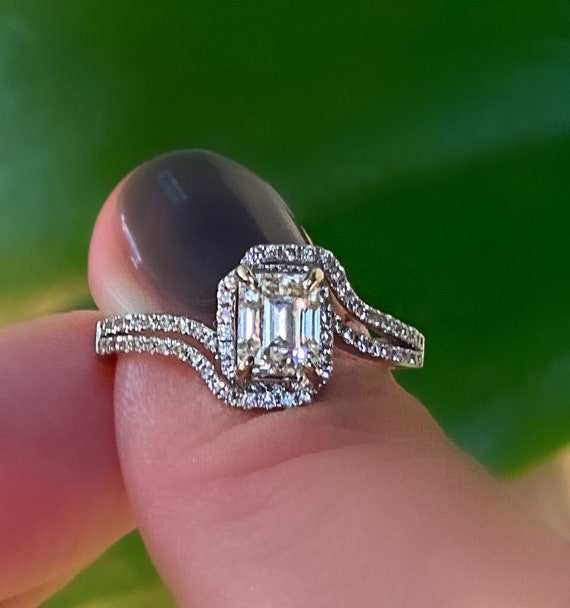 925 Sterling Silver 1.21 Ct Baguette Round Natural Diamond Halo Engagement Ring 925 Sterling Silver 1.21 Ct Baguette Round Natural Diamond Halo Engagement Ring
