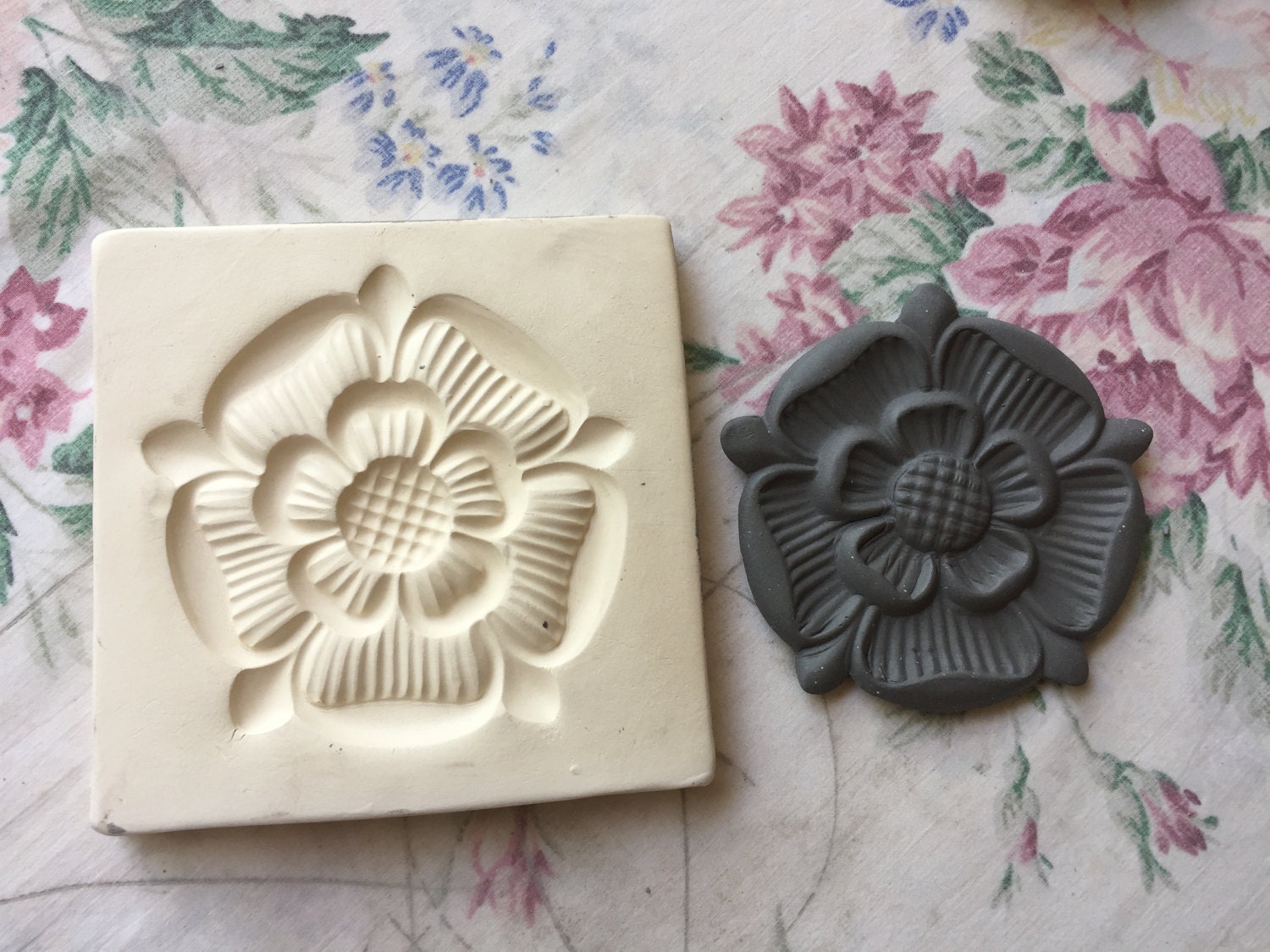Spring Flower Pottery Stamp, Lot of Flower Designs, Multiple sizes, Ea – De  La Design