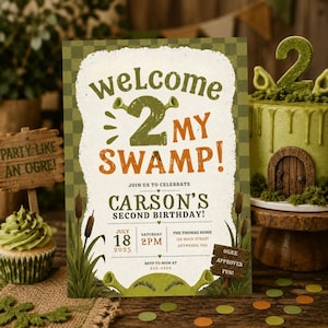 Peut inclure: Une carte d'invitation d'anniversaire rectangulaire avec une bordure à carreaux verts et un centre blanc. Le texte indique : Welcome 2 My Swamp! Join us to celebrate Carson's second birthday! July 18, 2025, Saturday 2pm, The Thomas Home, Anywhere, USA.