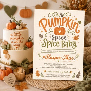 Puede incluir: Un pastel blanco de dos niveles con decoraciones de calabazas naranjas y el texto 'a little pumpkin is on the way' junto a una tarjeta de invitación rectangular con el texto 'Pumpkin Spice Spice Baby' para un baby shower de Harper Mae.