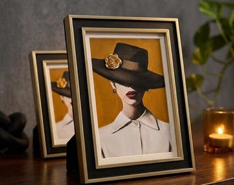 Marco de fotos vintage dorado y negro, elegante galería art déco para pared.