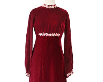Red Velvet Vintage Maxi Dress With Floral Embroidery Appliqués
