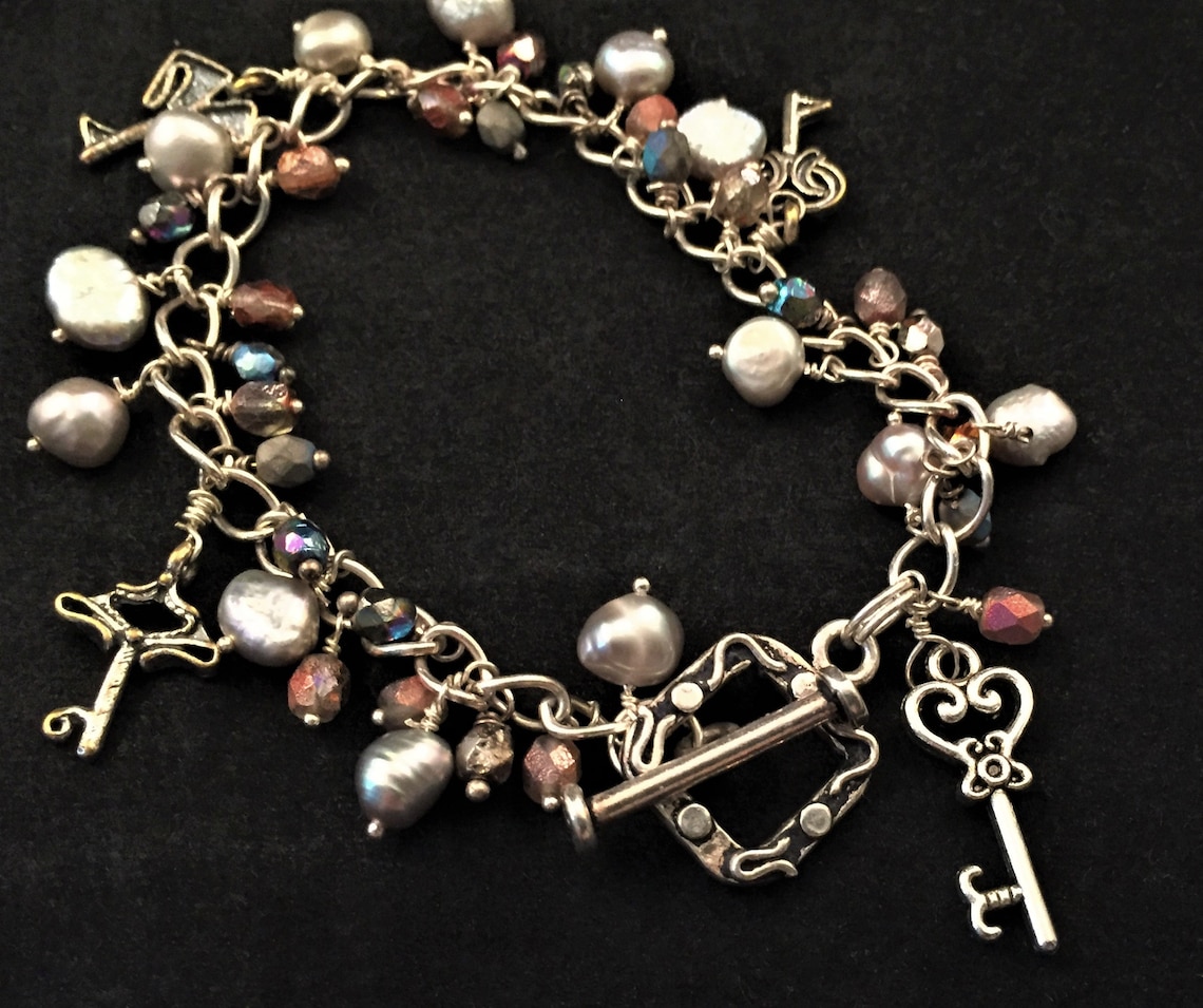 Key Charm Bracelet, Charm Bracelet, Key Bracelet, Hand Made Bracelet, Pearl Bracelet, Wire