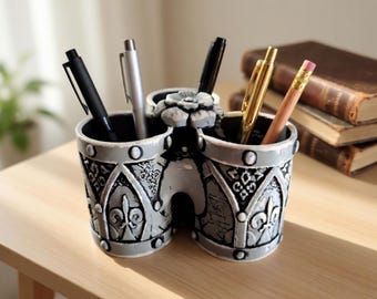 Organizador de escritorio gótico | Portalápices con flor de lis | Decoración estilo academia oscura