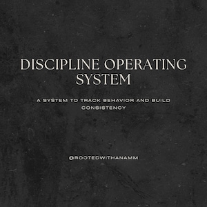Puede incluir: Un fondo oscuro y texturizado con texto blanco. El texto dice "DISCIPLINE OPERATING SYSTEM" encima de "A SYSTEM TO TRACK BEHAVIOR AND BUILD CONSISTENCY". La parte inferior de la imagen muestra "@ROOTEDWITHANAMM".
