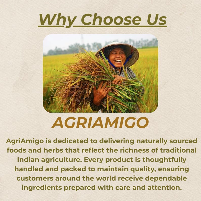Peut inclure: Image avec le texte "Why Choose Us" et "AGRIAMIGO". Elle pr&eacute;sente une personne portant un chapeau conique tenant une botte de riz r&eacute;colt&eacute; dans un champ. Le texte ci-dessous indique qu'AgriAmigo livre des aliments et des herbes d'origine naturelle.