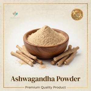 Peut inclure: Un bol en bois rempli de poudre d'ashwagandha brun clair, entour&eacute; de morceaux de racine d'ashwagandha. L'image comprend le texte "Ashwagandha Powder" et "Premium Quality Product". Un sceau circulaire indique "100% Natural".