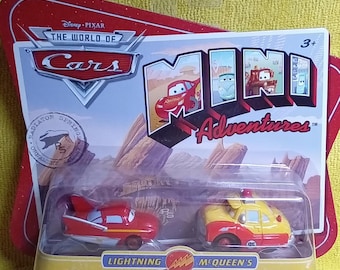 ディズニー・ピクサー カーズ ミニアドベンチャー ライトニング・マックィーンのチーム フローとシェリフ