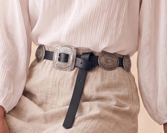 Ceinture western à conchos pour femme, ceinture de hanches rétro bohème en cuir PU, accessoire vintage pour robe gitane avec boucle en alliage de zinc gravée