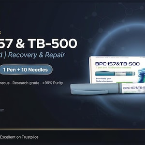 Puede incluir: Un anuncio de Arma Peptides con un bolígrafo precargado y una caja con la etiqueta "BPC-157 & TB-500". El texto indica una mezcla de péptidos para la recuperación y reparación, con 20 mg/3 ml, 1 bolígrafo y 10 agujas. El bolígrafo es gris y blanco.