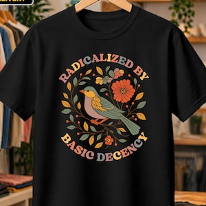 Camiseta "Radicalizado pela Decência Básica", Camiseta de Justiça Social, Camiseta Ativista, Vestuário Democrata Liberal de Esquerda, Camiseta de Empatia e Igualdade