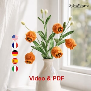 Pode incluir: Um padrão de crochê da SylvaWeave com flores laranja em forma de sino com caules e folhas verdes em um vaso branco. A imagem inclui o texto SylvaWeave Crochet Pattern e Video & PDF, junto com cinco ícones de bandeiras nacionais.