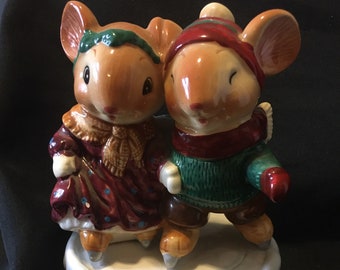 The San Francisco Music Box Company ~ Skater's Waltz ~ Two Mice Skating Music Box