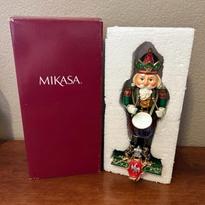 Mikasa-Resin Enamel Painted Nutcracker W/Drum Stocking Holder- 10.5”-Festive Christmas- FC 190/