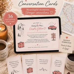 Puede incluir: Descarga digital de tarjetas de conversación Couples Edition. Las tarjetas presentan 36 preguntas reflexivas diseñadas para generar conversaciones significativas. El diseño incluye una ilustración de coche vintage y el texto "Along the Way."