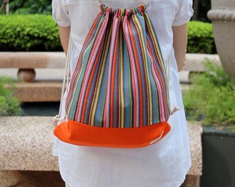 Mochila con cordón/ Mochila de algodón/ Bolsa con cordón/ Mochila hecha a mano/ Bolsa de gimnasio/ Bolsa de natación ~ Tiras de colores (B5)
