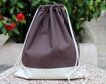 Mochila con cordón de ajuste / mochila de algodón / bolso con cordón / mochila hecha a mano / bolsa de gimnasia / bolsa de baño - serie arco iris (marrón) (B25)