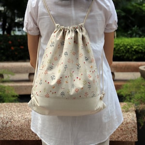 Sac à dos à cordon/ Sac à dos en coton/ Sac à cordon/ Sac à dos fait main/ Sac de sport/ Sac de bain ~ Oiseaux et arbres (B7) L1