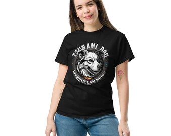 Klassisches Unisex-Tsunami-T-Shirt: Der vierbeinige Held, der niemals aufhörte zu suchen.