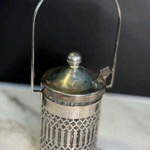 アンティークのクリスタルと銀メッキのジャム/マスタード瓶（蓋付き）