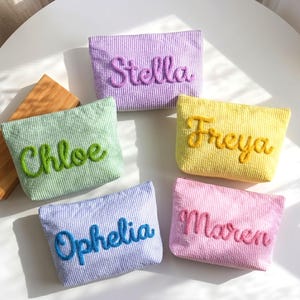 Personlig Seersucker-sminkväska, Anpassad Chenille-bokstäver i chenille, Preppy-lappad necessär, Tonårsflickapresent, Sommarresefodral