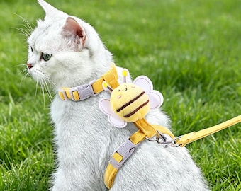 Pastel-Colored Cat Harness & Lead with Removable-Look Bee Decoration – Breathable, No-Pull Design for Stress-Free Strolls