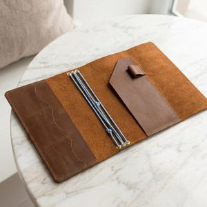 Omslag till anteckningsbok i 100 % äkta läder, Anteckningsbokomslag i läder med fickor, Anteckningsbokomslag i läder för A5-modell, Påfyllningsbart anteckningsbokomslag i läder