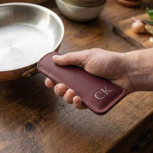 Handtag i 100 % äkta läder i gjutjärn, överdrag i gjutjärn, överdrag i läder för stekpanna, överdrag för kastrullhandtag, hållare i läder för varmt handtag