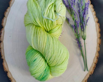 Sock weight yarn, 70% Merino wool, Silk, hand dyed, handwash, Spring Green/ 440 yards