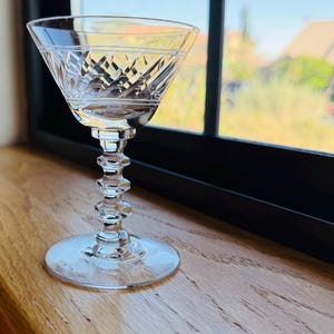 Taça de coquetel vintage em miniatura | Haste tripla, bojo com corte em diamante, estilo meados do século XX