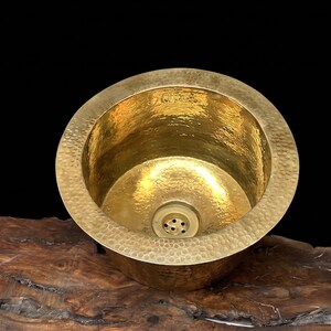 Évier de bar rond en laiton massif martelé fait main – lavabo artisanal vintage de cuisine et salle de bain avec bonde incluse