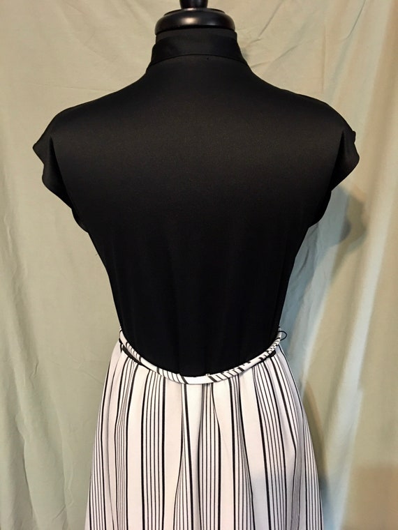 SALE! Vintage Sears Black and White Dress with Ma… - image 8
