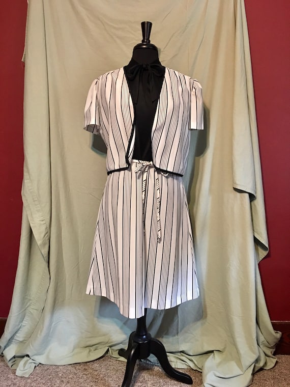 SALE! Vintage Sears Black and White Dress with Ma… - image 5