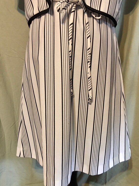 SALE! Vintage Sears Black and White Dress with Ma… - image 9