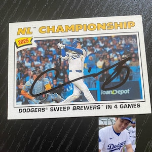 Tarjeta firmada por Shohei Ohtani en persona con autógrafo y prueba fotográfica. Superestrella de la MLB. Artículo de colección raro. Regalo de béisbol.