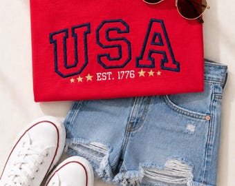 Camiseta Comfort Colors bordada con la inscripción USA Est. 1776, camiseta universitaria patriótica, regalo para el 4 de julio, camiseta americana bordada.