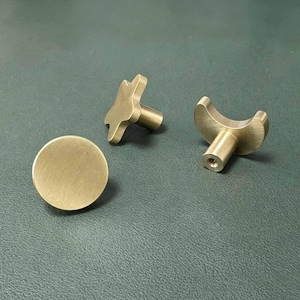 Maniglie per cassetti a forma di stella e luna in ottone massiccio, maniglie per mobili in oro spazzolato, per camerette (32 mm)