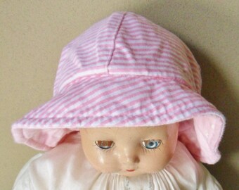 Pink and White Reversible Babys Beach Hat, Size 0-3 Months, Vintage Babys Summer Hat