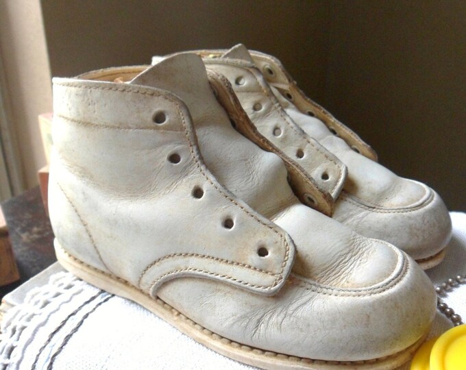 White Leather Baby Shoes, Size 4 1/2, Baby Beayer Walkers From the 60's ...