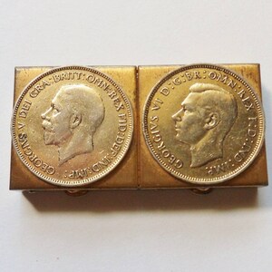 Boîte à pilules britannique, boîte à pilules du roi George VI, boîte à pilules de voyage Double 1/2 Penny, boîte à pilules en laiton vintage du milieu du siècle