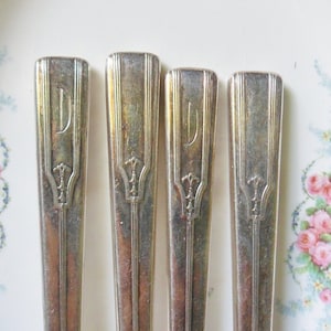 Set of Four Wm Rogers Mfg Knives, Monogrammed D Vintage Stainless Steel Table Knives